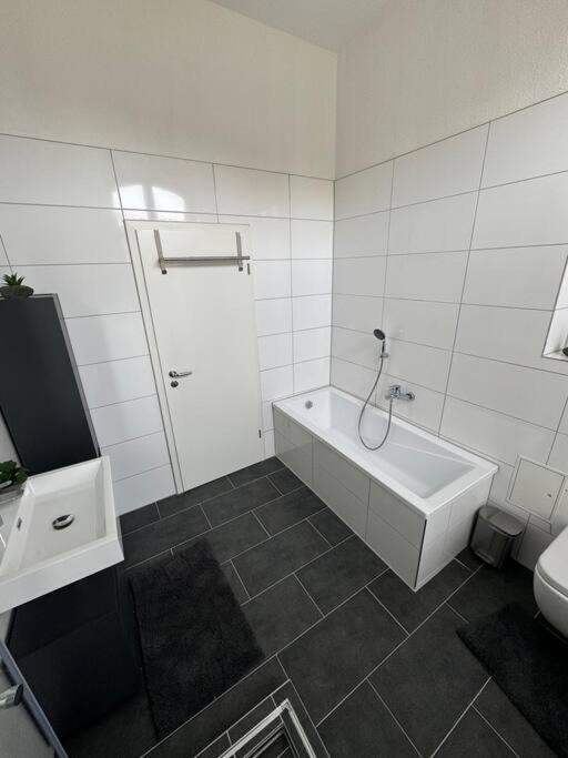 Apartment Mit Parkplatz Und Wifi Magdeburg Dış mekan fotoğraf